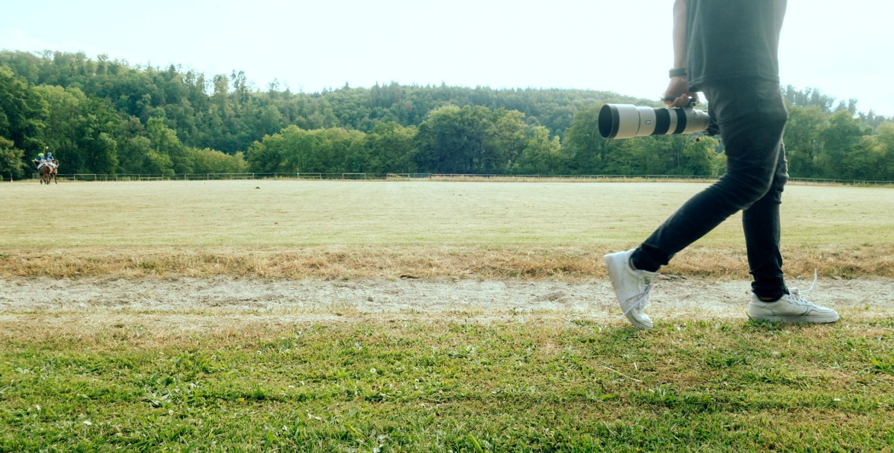 Sprzęt fotograficzny używany podczas pracy w terenie
